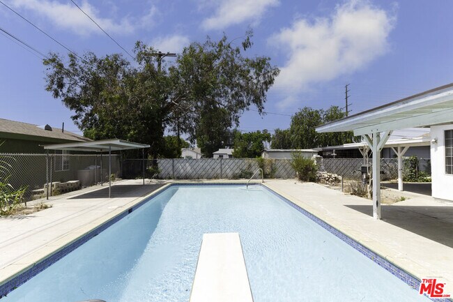 Photo - 11812 Randall St