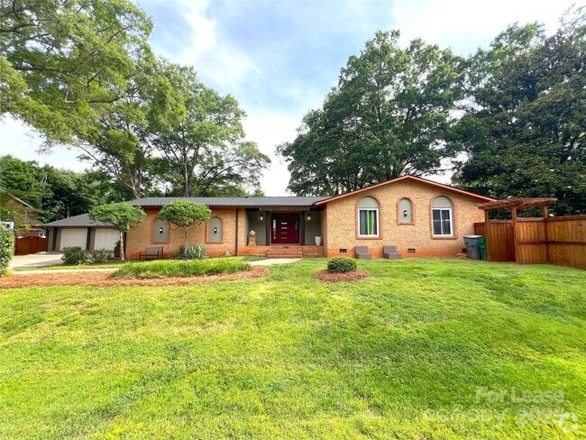 Building Photo - 5745 Riviere Dr Rental
