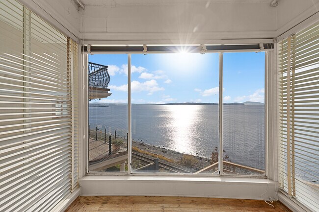 Photo - 14458 Marine Dr