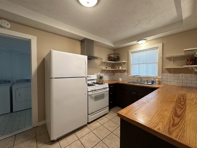 Photo - 706 W Willis St