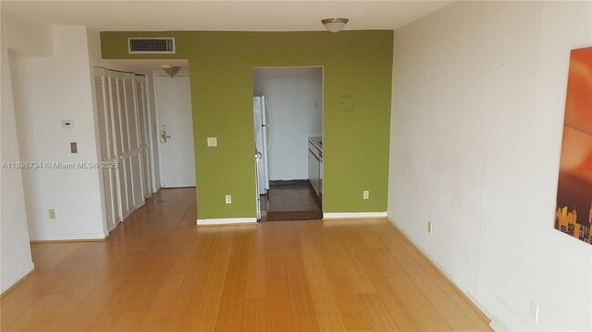 Photo - 2020 NE 135th St Unidad 406