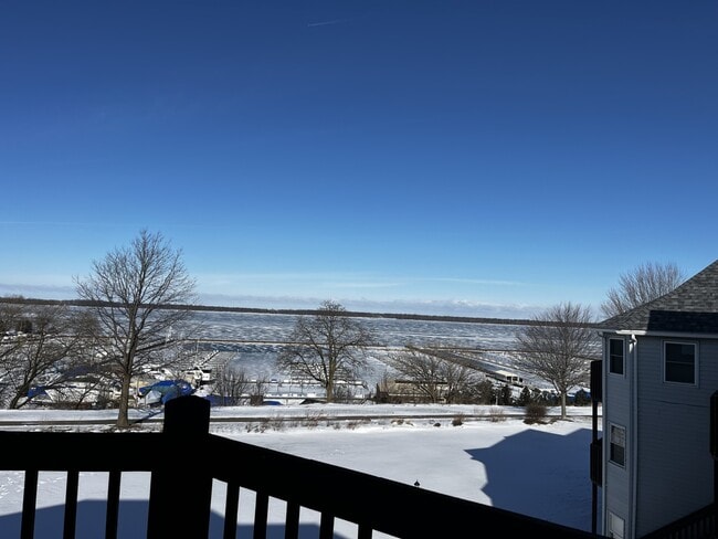 Photo - 634 W 2nd St