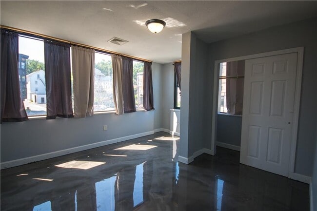 Building Photo - 285 Main St Unit 2 Rental