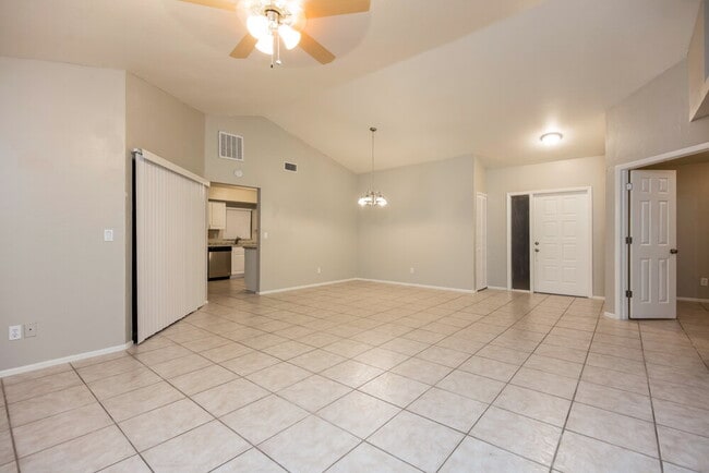 Photo - 427 SE 18th St