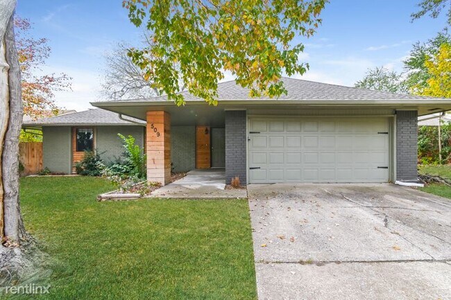 3 br, 2 bath House - 509 W Utica Place - 3 br, 2 bath House - 509 W Utica Place