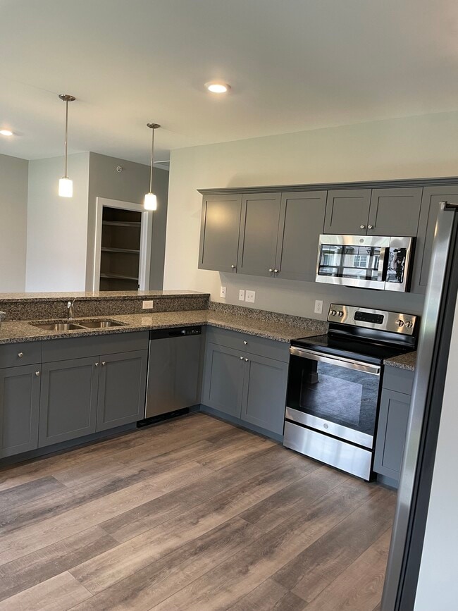 Shelby Pointe Village Apartments For Rent in Shelby Township, MI