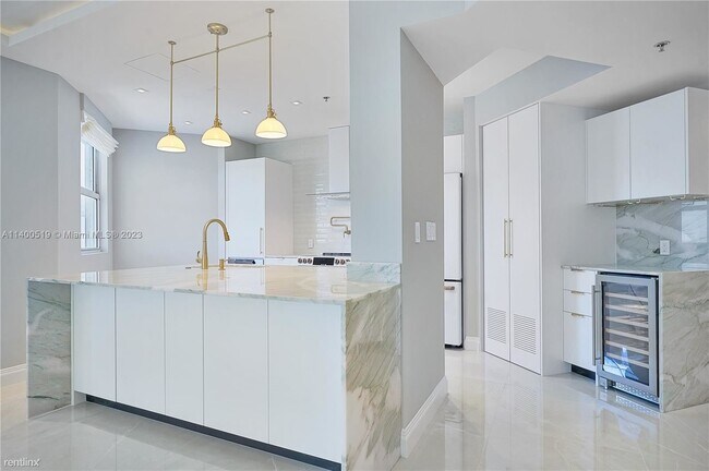 Photo - 2 br, 2 bath Condo - 4201 Collins Ave Apt 401 Unit Apt 401