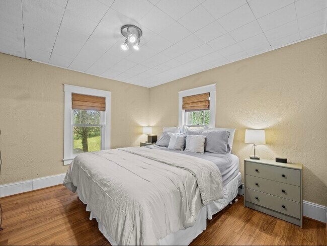 Photo - 1305 Halltown Rd