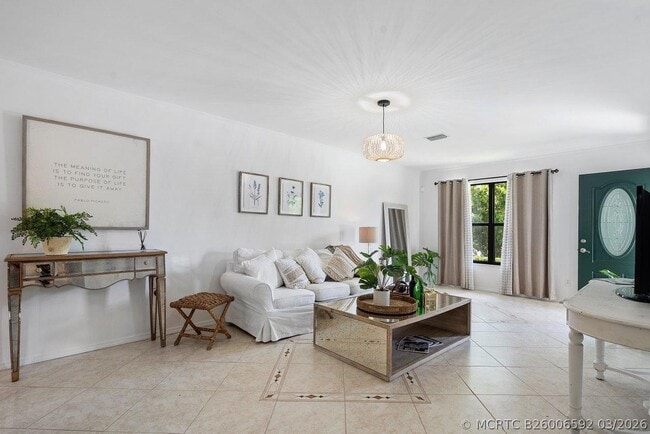 1369 Riverside Cir
