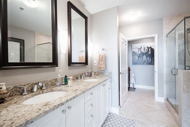 Photo - 2795 Peachtree Rd NE Unit 1909