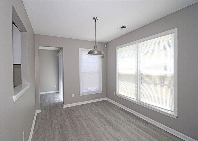 Photo - 957 Oak St SW