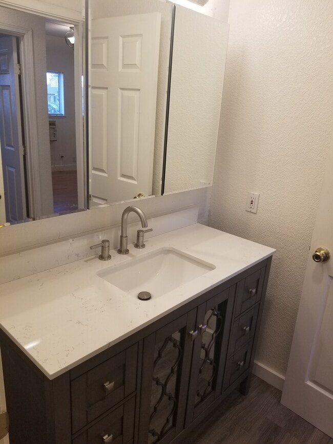 Photo - 402 S Laurel St Unidad 402 S Laurel Street