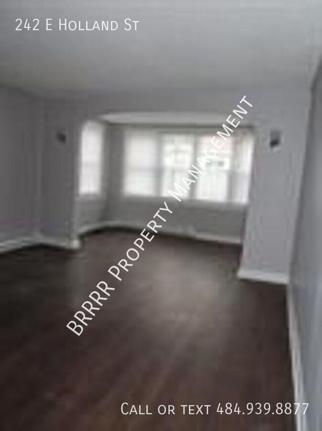 Photo - 242 E Holland St
