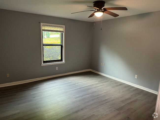 Building Photo - 575 Springwood Dr Unit #2 Rental