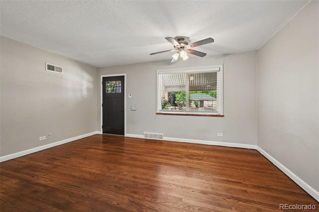 Photo - 1054 Leyden St