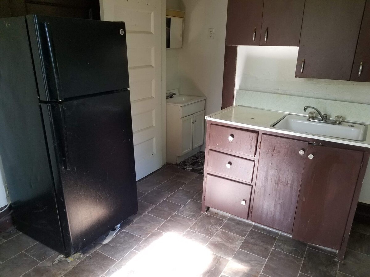 Photo - 2 Bdrm 1 Bath 2nd Floor Unidad 137 E Wallace #3