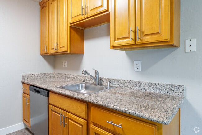 2BR, 2BA - 950SF - Kitchen