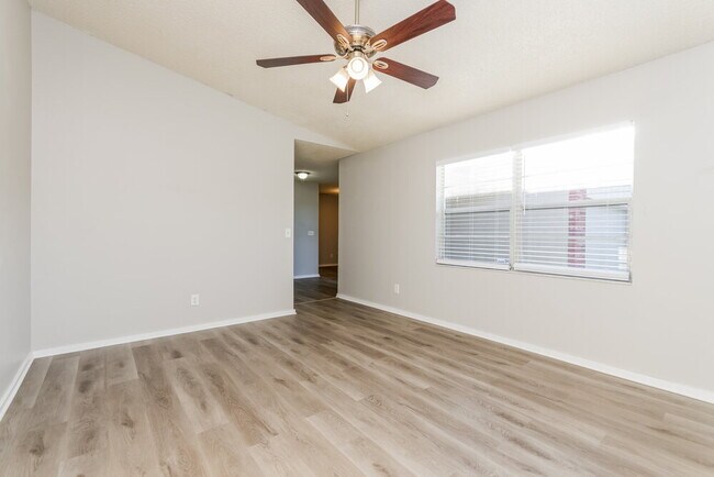 Photo - 620 Riverwoods Cir