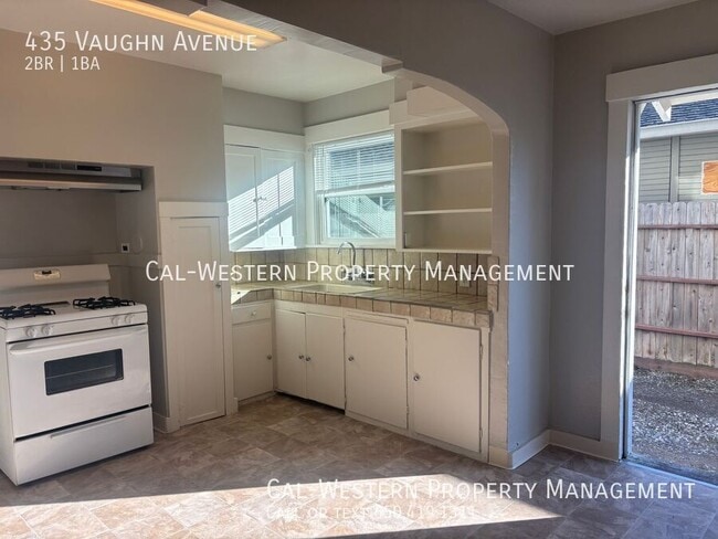Photo - 435 Vaughn Ave