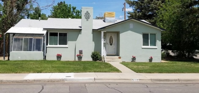 Building Photo - 512 E Hopi St