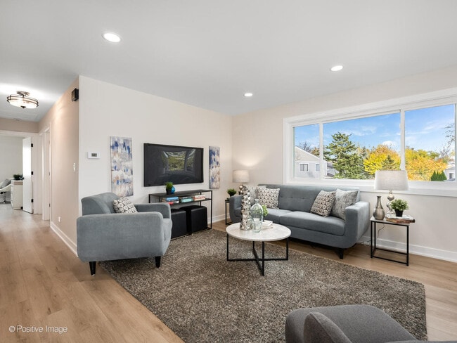 Photo - 823 Cambridge Pl