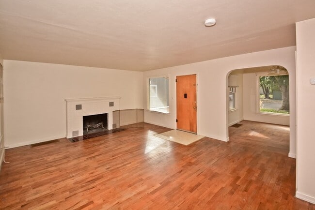 Photo - 1714 Heron St