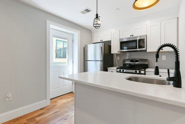 Photo - 143 Everett St Unit 3