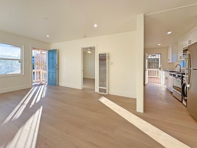 Building Photo - Residential Apartment near Downtown Fullerton Unit E