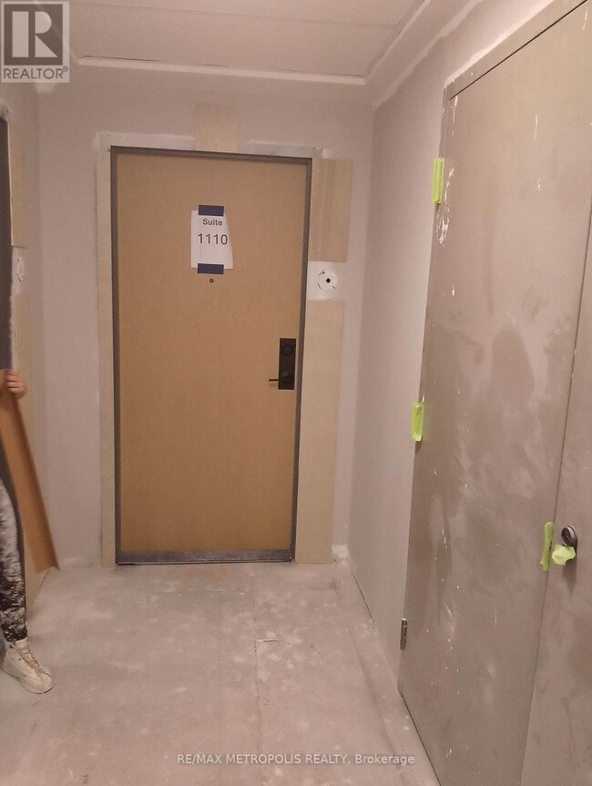 Photo - 204 Burnhamthorpe Rd E Unit 1110