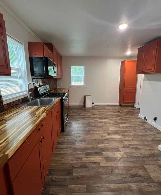 Photo - Nice 3 bedroom Home!