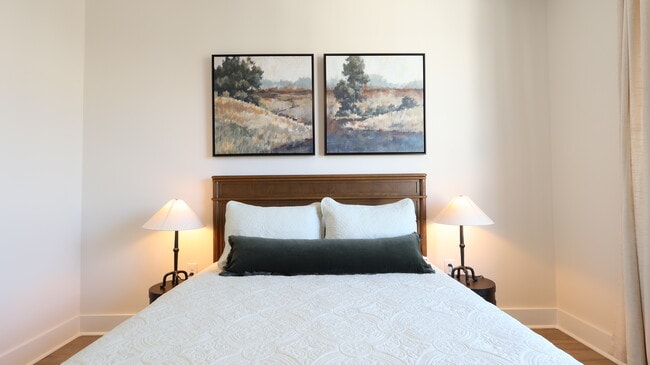 2 habitaciones, 2 baños - 1065 pies cuadrados - Dormitorio principal - 4th and Green