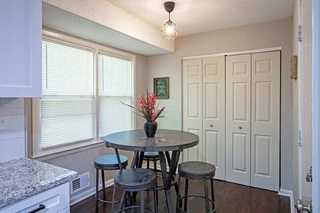 Photo - 4119 Newcomb Rd
