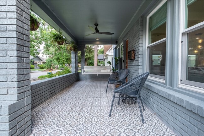 Photo - 927 Highland St