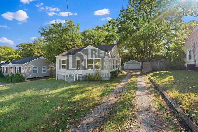 Photo - 2009 Oakwood Ave