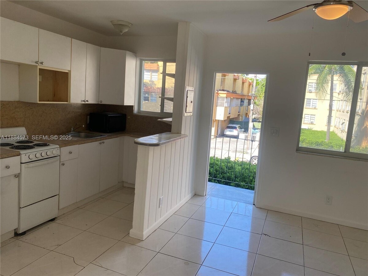 Photo - 479 SW 3rd St Unidad 9