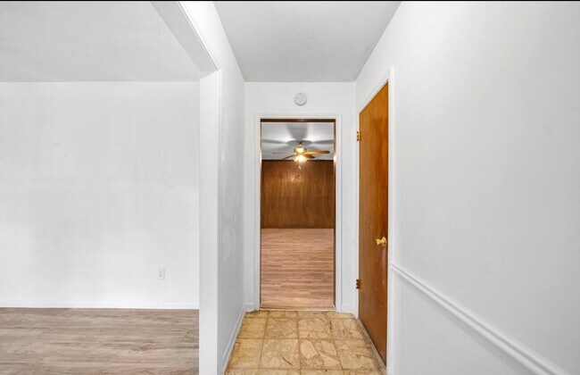 Photo - 8447 Sterlingshire St