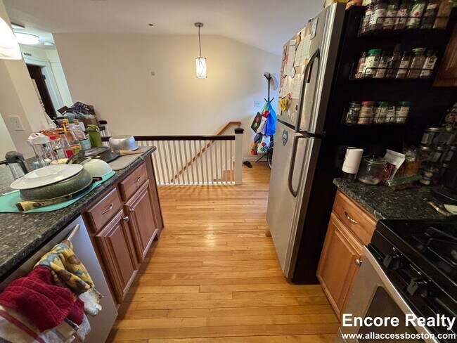 Photo - 34 Bentley St Apartments Unit 3