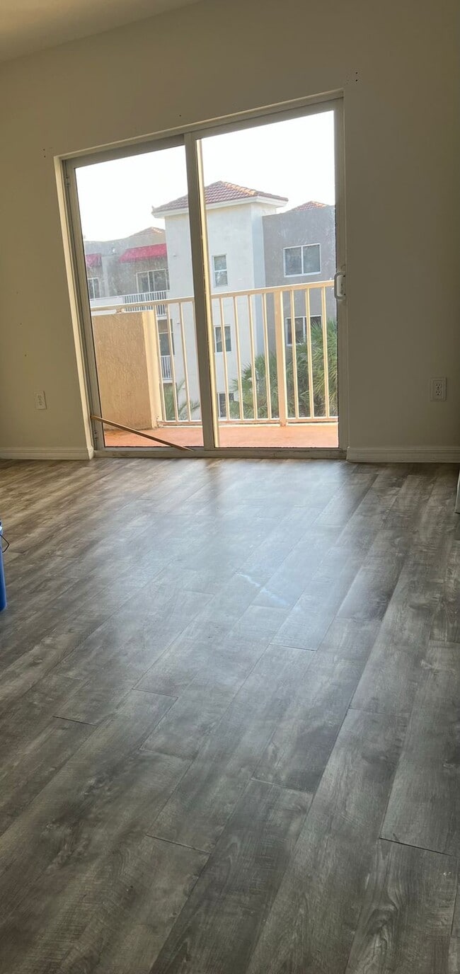 Building Photo - 11060 SW 196th St Unit 405