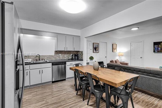 Photo - 977 SW 10th St Unit 977 SW 10th St.  927