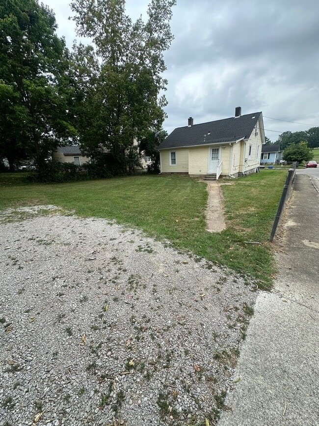 649 Golfview Dr