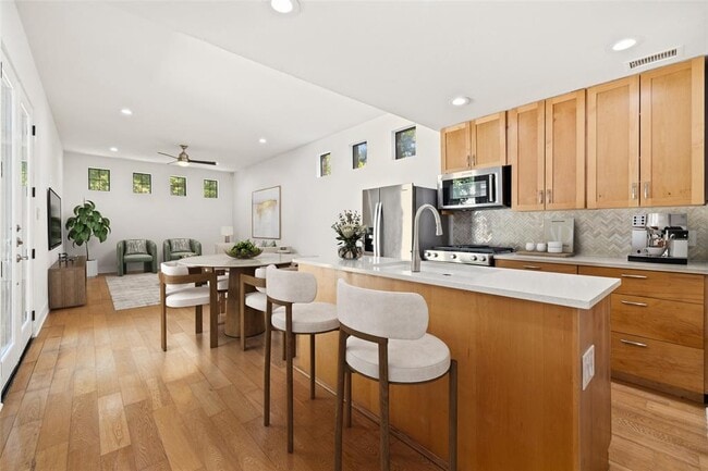 Photo - 2410 Sharon Ln
