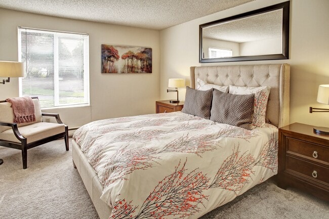 Photo - Lakeside Apartments