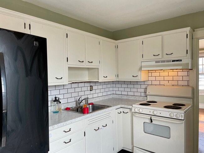Building Photo - 300 W Mount Vernon St Unit Second Floor Rental