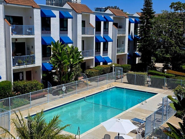 Building Photo - Light-Filled 1 Bed / 1 Bath Condo in UTC, San Diego – Skylights & Balcony