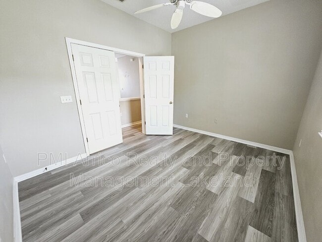 Photo - 1065 Viewpoint Way