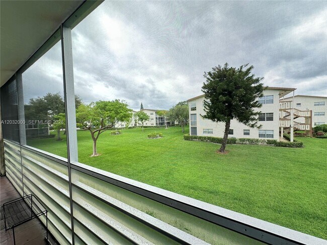 Building Photo - 445 Mansfield K Unit 445