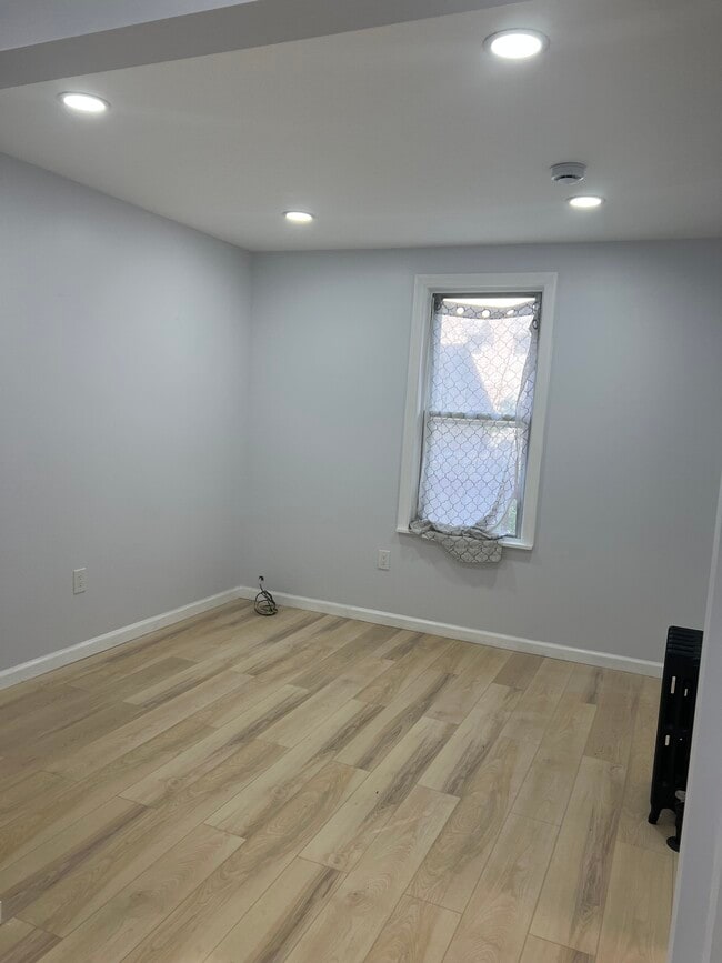 Photo - 273 Maple Ave