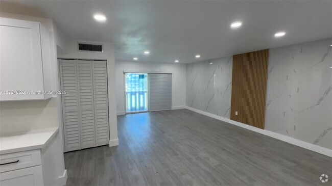 Building Photo - 7440 Miami Lakes Dr Unit F305 Rental