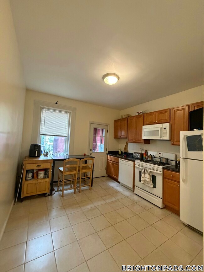 Building Photo - 53 Brackett St Unit 2