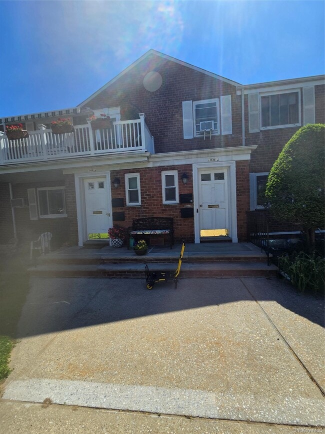 Building Photo - 70-58 260th St Unit 15H42